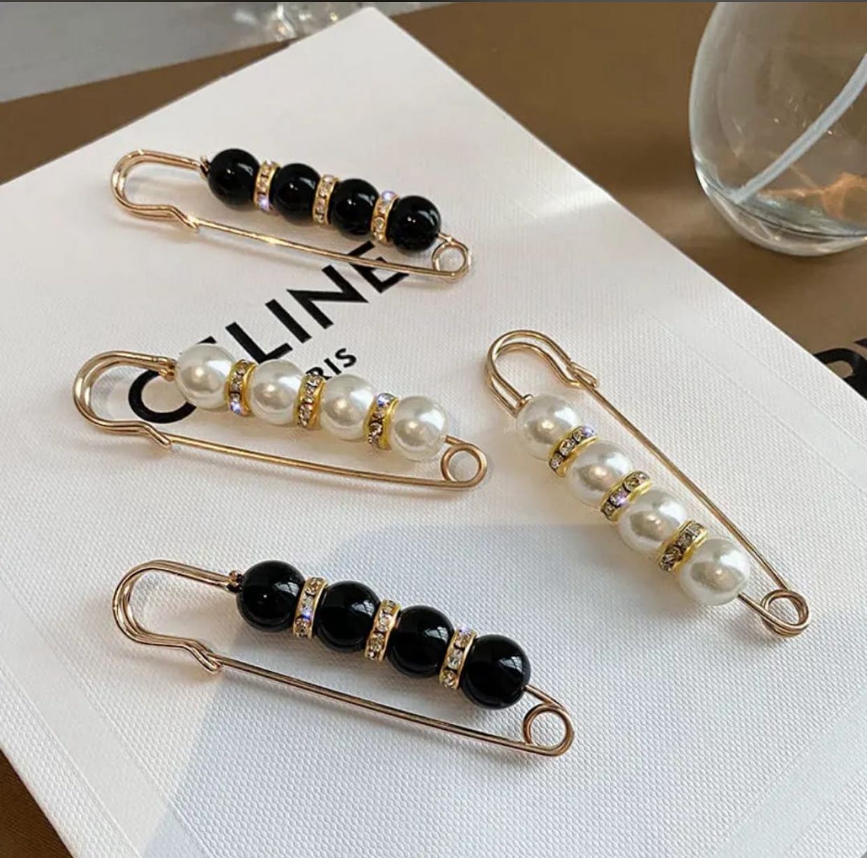 IMPERDIBLE DE PERLAS PARA ROPA - Imagen 3